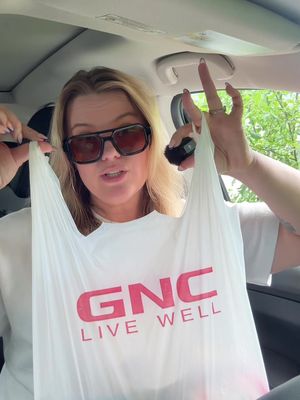 I love trying new protein and wellness products, but I don’t love committing to a big box before I taste them.  @GNC is the perfect place for finding all of the products I’m dying to try in one place They are way more than just protein powder and vitamins these days. Shop in store or online to see the GNC you don’t know yet. LOVE YOU BYE #gncpartner #tastetest #teamgnc #proteinsnacks