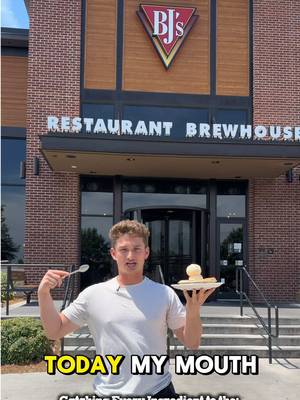 Catching every ingredient of the new Graham Cracker S’mores Pizookie🍫🍪😂 #trickshots #game #competition #funny #bjsrestaurantspartner @bjsrestaurants 