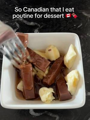 Happy Canada Day! 🇨🇦🍁Who wants a bite of our KitKat poutine? 😅 #KitKatCanada #HaveABreak - Bonne fête du Canada! 🇨🇦🍁 Qui a envie de goûter à notre poutine KitKat? 😅 