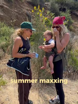 Summer maxxing with Kleenex® Snap & Go™🌸