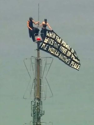 Today, two people reminded New York that love conquers all! Daredevil couple Angela Nikolau and Ivan Beerkus climbed to the top of the Empire State Building, shared a message of hope, and then got engaged above the city skyline. A moment NYC won’t forget.  #NYC #EmpireStateBuilding #empirestatebuildingclimbers #LoveWins #NewYork