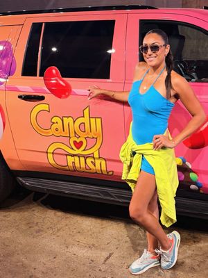 The sweetest ride we’ve ever taken with @Candy Crush 👑 to the big game! We hopped in the candy cabs and played the game before the game. What level are you on? #CandyCrushPartner
