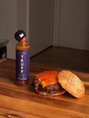 What if quality home-ground wagyu beef had a baby with quality restaurant-grade ingredient sauce?  Some would say it would be the best burger in New York City.  We’re biased but we agree.  @brotherlyburgers made a home-ground waygu burger with the ultimate flavor finisher: our mild hot sauce.  The perfect flavor combo that is mild on the heat, but never mild in flavor.