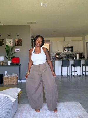 @SHEIN got a friend in me again. Whew 😍 — LINK IN BIO 🫶🏾 For reference, I’m 5’6(ish), 220lbs.  Waist: 33” Hips: 51” First and second pair are a size: (14)XXL Third pair is a size: 14(1XL) Fourth pair are size: (12)XL #barreltrousers #curvygirlfashion 