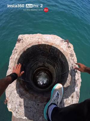 Think you can hold your breath to 100%?🤿 📷 @boyka__.13 with Insta360 Ace Pro 2 #Insta360 #Insta360AcePro2 #ActionCamera #Underwater #Viral