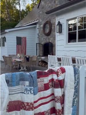 The kind of summer evening you never want to end 🤍 A festive outdoor table, red, white, and blue accents, and thoughtful touches make @pantry.hill’s backyard celebration one to remember. 