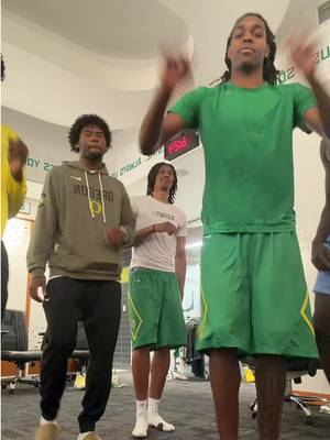 I should make TikTok’s again? #oregonmbb #dance @Sev  