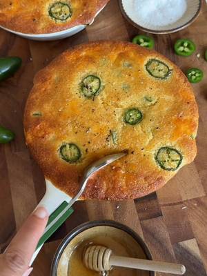 🥧🍗 Jalapeño Cheddar Cornbread Crust Chicken Pot Pie! It's a little sweet, a little spicy, and a whole lotta savory. Crispy cornbread on top, creamy pot pie filling in the center, what more can you ask for 🧀 Full recipe is up on the blog now - www.moribyan.com - or tap the link in bio 🤎
