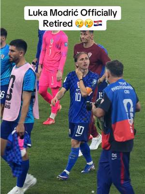 Luka Modrić is almost in tears as he walks off the pitch as a professional footballer for the final time. Tonight in Toronto, a legendary career reached an end. Football will miss you Luka Modrić 🇭🇷🇭🇷 #worldcup #fifaworldcup #realmadrid #croatia #modric