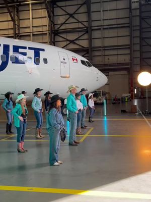 Yahoo! 🤠 The @calgarystampede is officially here! Yahoo meets WestJet, only for the Greatest Outdoor Show on Earth. Learn the moves before you hit the grounds. Who’s giving this a try? #WestJet #OfficialAirline #Calgarystampede #linedance #WestJettingSince96 Yeehaw! 🤠 Le Stampede de Calgary est officiellement arrivé! Yeehaw rencontre WestJet, spécialement pour le plus grand spectacle extérieur au monde. Apprenez les pas avant de vous lancer dans les festivités. Qui est prêt à essayer?