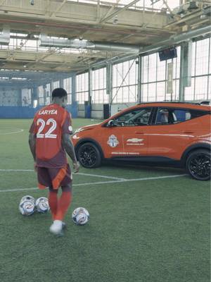 Richie Laryea is out here treating the back window of a Bolt like the upper 90 😮‍💨. Good luck, Richie! We're all rooting for you 🇨🇦⚽️