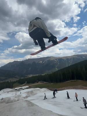 edge catch almost got my ahhhh. see yall next week at copper 🌴❄️ #yeet #woodwardcopper | @Red Bull Snow @Burton Snowboards @M-Experiment @JBL 