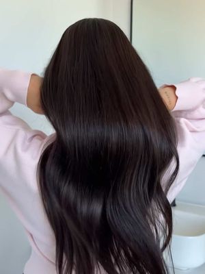 Je sais que c’est psychologique.. mais quand mes cheveux sont beaux, j’ai automatiquement l’impression que ma vie va mieux 🎀✨ Le shine de la gamme Glycolic Gloss est complètement fou! @L’Oréal Paris #LOrealPartner #GlycolicGloss 