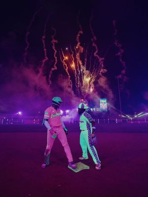 FIREWORKS DURING A GAME. 🎆🎇 @francisgrullon_1 @JuddyTheKid  #fireworks #baseball #america #cosmicbaseball #fourthofjuly 