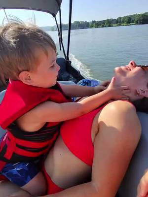 what a smooch!! Hahahaha this guy came outta nowhere!!