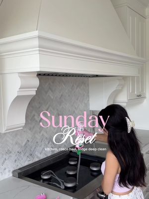 Kitchen deep clean! There’s nothing more satisfying than ending a Sunday with a clean space.🎀🪽🫧💭 It’s the best reset before a new week begins🤍 #cleaning #sunday