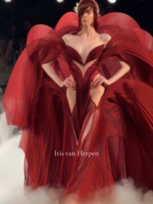 @Iris van Herpen Official pure magic 🪄  #couture #paris #irisvanherpen #fyp #hautecouture 