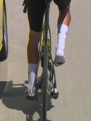 👟 Don’t do this at home! #sportstiktok #cycling #TourDeFrance 