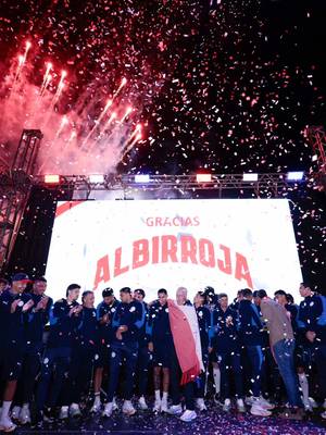 ¡Bienvenidos, muchachos! ❤️ 📹 La #Albirroja ⚪🔴 está de vuelta tras su participación en la @FIFA World Cup 2026, y así vivimos el emotivo recibimiento de un país que nunca dejó de alentar. 🙌🏻 #VamosParaguay 🇵🇾