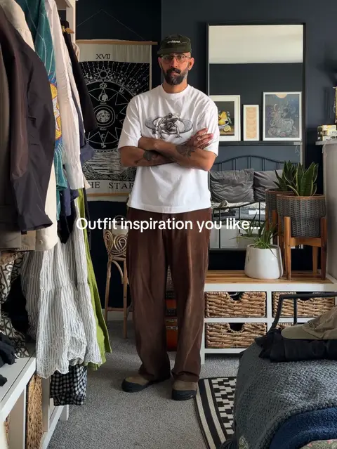Back with a roundup of outfit ideas that feel creative without following every trend. Features a mix of everyday looks built around independent brands, vintage finds, slow fashion, and timeless pieces that can be styled in different ways. Whether you’re into relaxed tailoring, workwear, minimal streetwear, layering, or realistic everyday outfits, there’s inspiration here. Something for the guys who wants to build a wardrobe with more personality and buy less, but better. Which outfit would you wear? #MensStyle #MensFashion #MensOutfit #SlowFashion #Menswear 