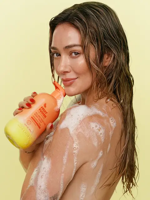 We’re coming clean: Hilary Duff and Fruit Fusion by Bath & Body Works are looking very good together 🫧 💦