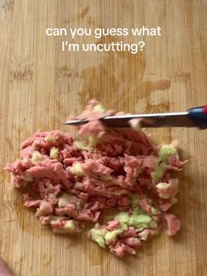 difficulty level: medium 👀 #uncutting #guessinggame #frollies #foodasmr #cuttingboard 