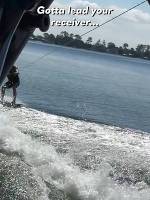 caught the wave, caught the ball w/ @donnyes 🏄 #lakelife #boating #football  #bullseye