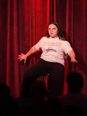 Definitely paprika in this🕵️‍♀️ BRISTOL TN 🦝 NOV 6 CHATTANOOGA TN 🦝 NOV 7 BIRMINGHAM AL 🦝 NOV 8 CHICAGO 🦝 NOV 12 + 13 DC 🦝 NOV 14 + 15 PORTLAND OR 🦝 DEC 4 SEATTLE WA 🦝 DEC 5 amberautrycomedy.com Join my text list in my bio to see me in your city! #amberautrycomedy #standupcomedian #forensics #dreamjob #investigator 