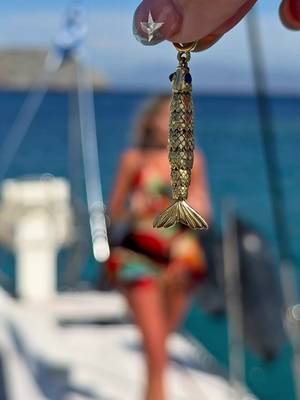 Not to be dramatic... but the Articulated Fish Dangle Charm was made for boat days 🐟🚤💗✨ Video by @India  #PandoraUK #PandoraCharms #PandoraJewellery #EuroSummer #summerstyle 