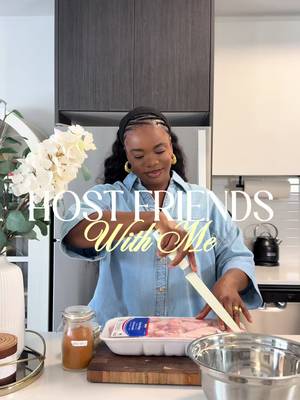 We were hosting a couple of our friends, so I decided to make some barbecue wings. My secret to staying In a warm kitchen? Having JisuLife Pro1S nearby. 100 speed levels so I can dial it up when the kitchen gets really hot, and small enough to just carry wherever I go. Link in bio. @jisulife.official #handheldfan#handheldfano1s #cookwithme #homecooking 