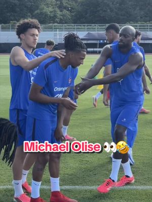 Who can catch Michael? 👀🤣 #olise #equipedefrance #fifaworldcup #football #sportstiktok 
