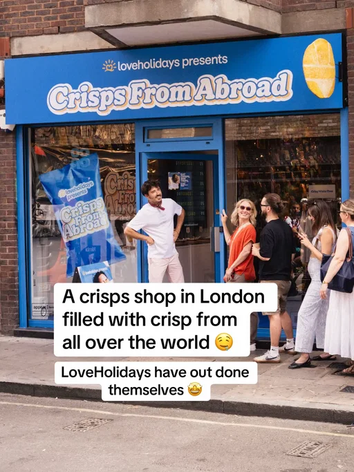 Trying different crisps is one of the best parts of going on holiday 😍 @loveholidays tapped into this perfectly with a new marketing campaign, a crisps shop pop-up, stocking 68 flavours from around the world! #crisps #abroad #shops #marketing #advertising 