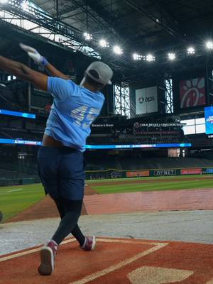 Former Pro Takes BP at MLB Combine 😳 #baseball #MLB #perfectgame #homerun 