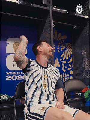 #SelecciónMayor Gracias jugadores. Gracias por no rendirse nunca. Gracias por el fútbol, por los huevos. Gracias por defender esta camiseta como nadie. Esto es de ustedes 🥹😍 🎶SEÑORES DEJO TODO, VOY A VER A ARGENTINA!! PORQUE LOS JUGADORES, ME VAN A DEMOSTRAR… 🎶 #FIFAWorldCup #TikTokDeportes