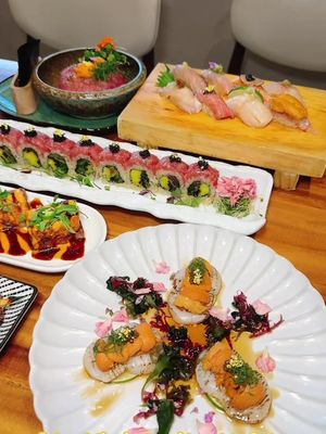 I just found your new favorite Japanese spot in Irvine 🍣✨ @izakayaosenirvine  Izakaya Osen Irvine 📍 2000 Main St Ste 100, Irvine, CA 92614 Everything was beautifully prepared with premium ingredients and incredible attention to detail. Here’s what I tried: 🍣 Spicy Tuna on Crispy Rice – Crispy rice topped with spicy tuna, spicy almond aioli, eel sauce, and micro cilantro for the perfect crunchy bite. 🌊 Uni Scallop Carpaccio – Sweet scallop sashimi paired with creamy Hokkaido uni, shiso, and garlic butter. 🍣 Premium Sushi Hachi Mori – Eight pieces of chef’s choice premium sushi featuring the freshest seasonal fish. ✨ Toro Uni Bowl – Rich fatty tuna and creamy uni served over perfectly seasoned sushi rice for an indulgent bite full of fresh ocean flavors. 🍣 Toro Roll – Rich chopped toro with assorted Japanese pickles, black tobiko, and edible gold flakes. 🔥 Kushiyaki – We tried the Sea Bass and Prime Beef skewers, perfectly grilled over charcoal with incredible smoky flavor. They also offer pork belly, jidori chicken, bacon wrapped shrimp, shishito peppers, okra, and more. Every dish was fresh, beautifully plated, and packed with authentic Japanese flavors. Definitely a spot I’ll be coming back to!