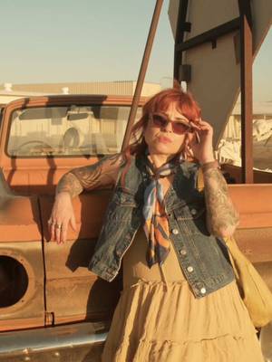 Pops of teal and orange on repeat through summer with @Helen Anderson 🌵☀​ Borth Sun ​ Levis 15​ Kylie Minogue Shocked Sun