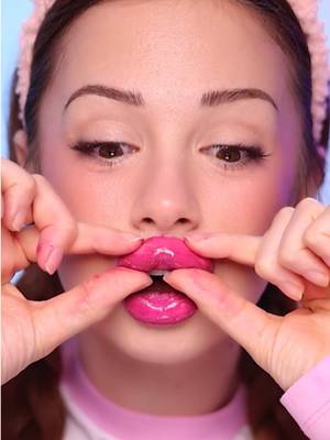 New video is up on YouTube 👁️👄👁️  #lips #lipstick 