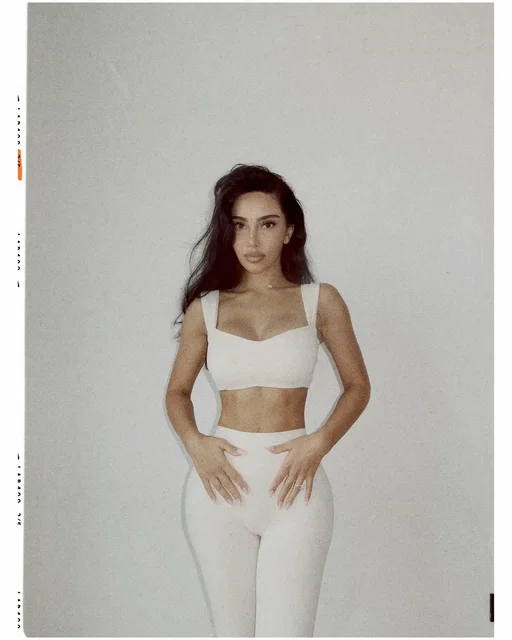 @aleili wears the Jaqueline Balconette Bra & Capri Leggins in Ivory #amadawear 
