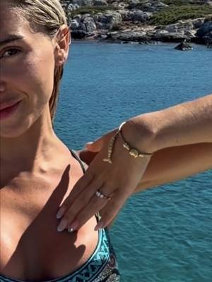The Articulated Fish Dangle Charm is having the Euro summer it deserves 🐟🚤💗✨ Video by @India  #PandoraUK #PandoraCharms #EuroSummer #PandoraJewellery #holidaystyle 