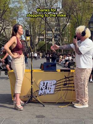 She really turned Washington Square Park into a speakeasy 🍸🚬 @Luisa  #steptothemike #publicperformance #singer #popmusic #freestyle 