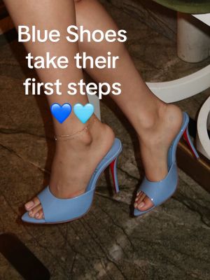 NO BC WHY ARE THEY PEELING 💔 anywaysssss watch til the end to see how the soles of the Miss Z Louboutins hold up 👀💙🩵 @Christian Louboutin #louboutin #louboutinheels #blueheels #missz #weartest 
