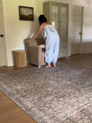 How do you explain the feeling of a new rug to a man? 📸 @the.shell.home Rug: Florence — Ocean/Beige #washablerug #homedecor #madefortogether