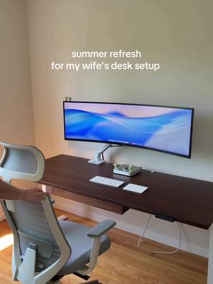 #Ad // a firm believer of a clean space is a happy space. @Logitech is the best in the game adding comfortable peripheral devices to my desk setup while I work from home. The Ergo Series: Lift mouse for all day comfort + Wave Keys for all day comfort #desksetup #desk #wfh #wfhlife 