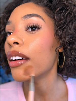 #toofacedpartner 🍑 Do ya’ll remember the original Peach collection?! It’s back but even better! 😩🙌🏽✨ I’ve been using the new Peach Perfector Blurring Loose Setting Powder from @Too Faced and I love how it helps blur the look of pores and texture while keeping my makeup looking smooth and fresh and NOT CAKEY. It comes in 5 shades, so you can customize your perfect match or brighten specific areas like under the eyes. And yes… the iconic peach scent is back. 🍑💕 Available now at @Ulta Beauty. #TooFaced #PeachPerfector #UltaBeauty 