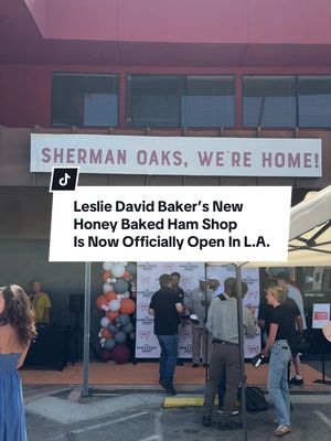 ‘The Office’ star Leslie David Baker kicked off the grand opening of his new Honey Baked Ham shop in Sherman Oaks with a ribbon cutting ceremony, merch giveaways, and a meet and greet for fans!  #theoffice #honeybakedham 