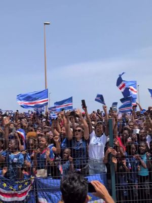 Não há maior recompensa do que sentir o carinho de um país inteiro. Obrigado, Cabo Verde. O vosso apoio transforma cada desafio em orgulho e cada sonho em força para continuar. 🇨🇻💙 🎥: @brunodamoura & @bigz_patronato @modesto_network