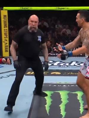 Conor can't continue due to an injury ❌ Max Holloway wins by TKO!!!!! #UFC #mma #ufc329 #maxholloway