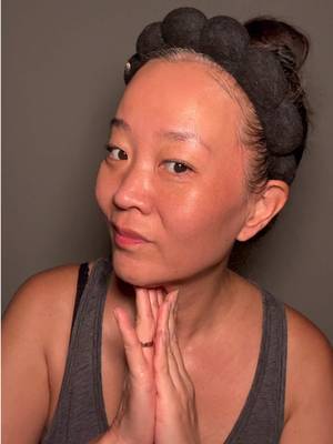 ✨ My @Clarins skincare routine for 40+ skin — focused on hydration, radiance, and a healthy-looking glow. 🤍 #proagingskincare #skincareover40 #clarins 
