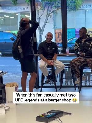 He really ran into Alexander Volkanovski & Israel Adesanya 😮🔥 (via @Chebbo 🍔) #UFC #mma #alexandervolkanovski #israeladesanya #fight 