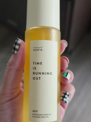Dry skin? Meet my new favorite 3-in-1 toner, mist, and serum. 🍋 ✨ #facemist #skincaretips #kbeauty #kbeautyskincare 